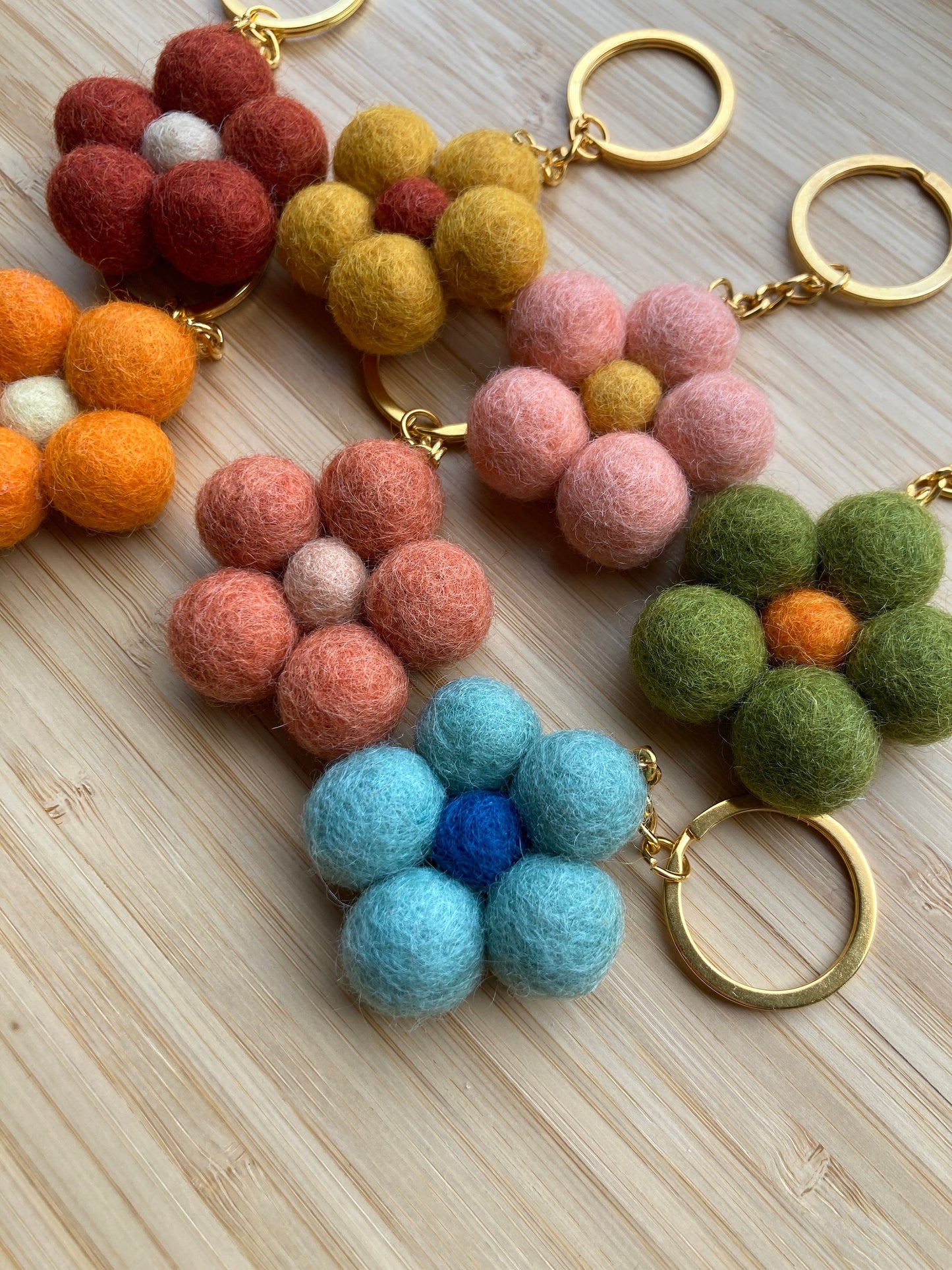 Felt Daisy Keychain: Handmade Wool Pom Flower Accessory
