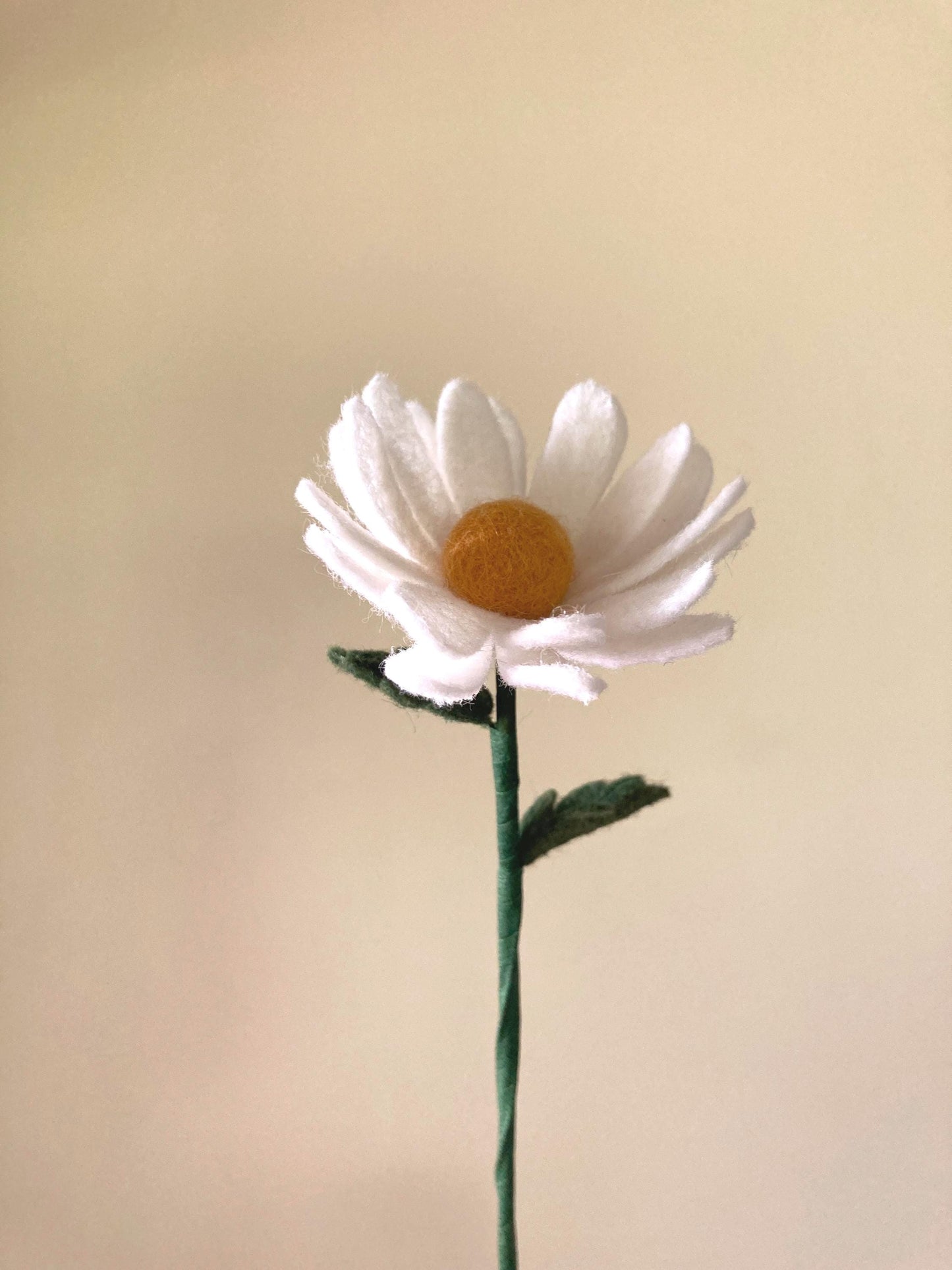 Felt Daisy Stem: Bendable Floral Decor, Custom Bouquet